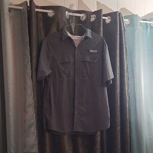 Colombia Gray Short Sleeve Button-Up Shirt - M